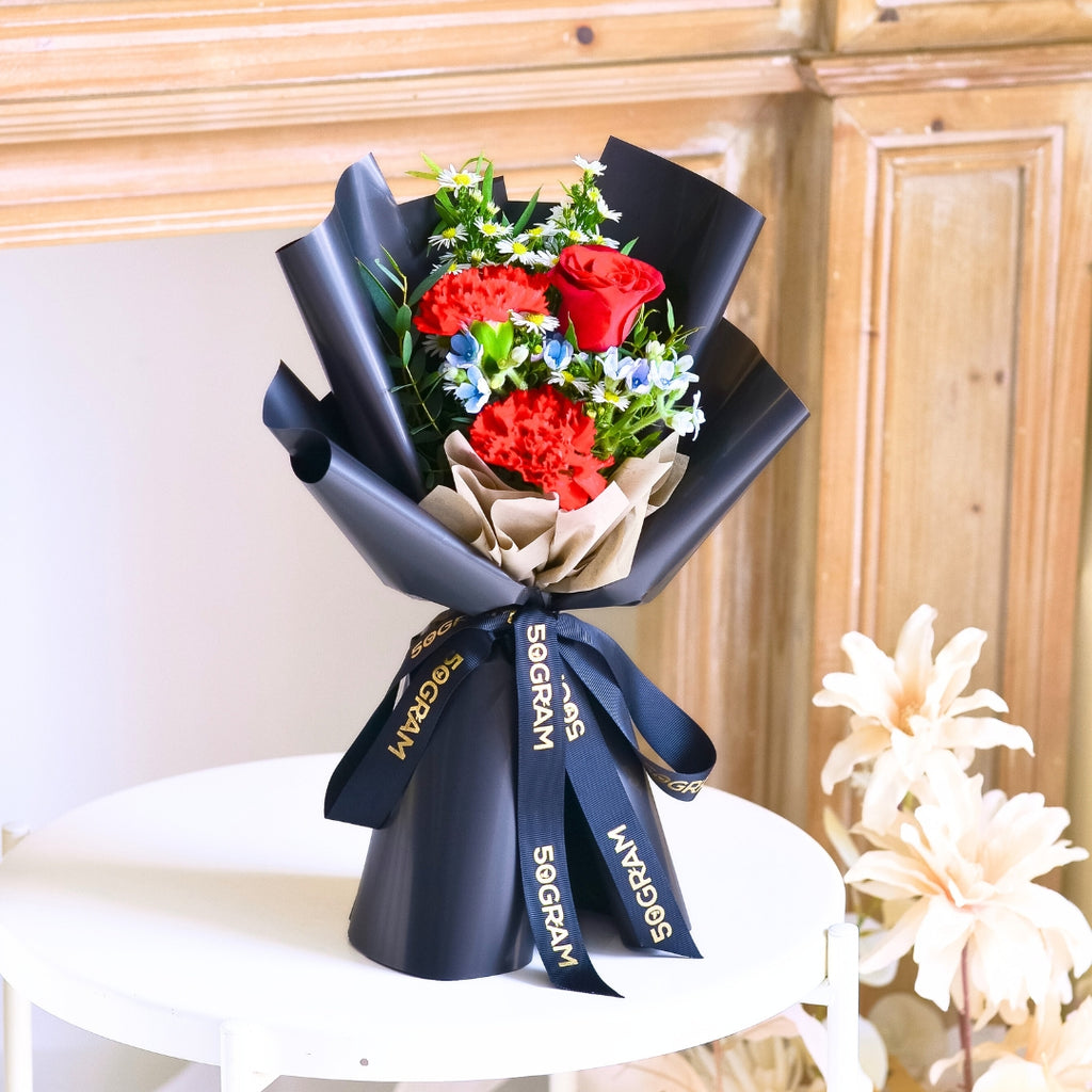 Rosette Rouge Red Roses Hand Bouquet image 5