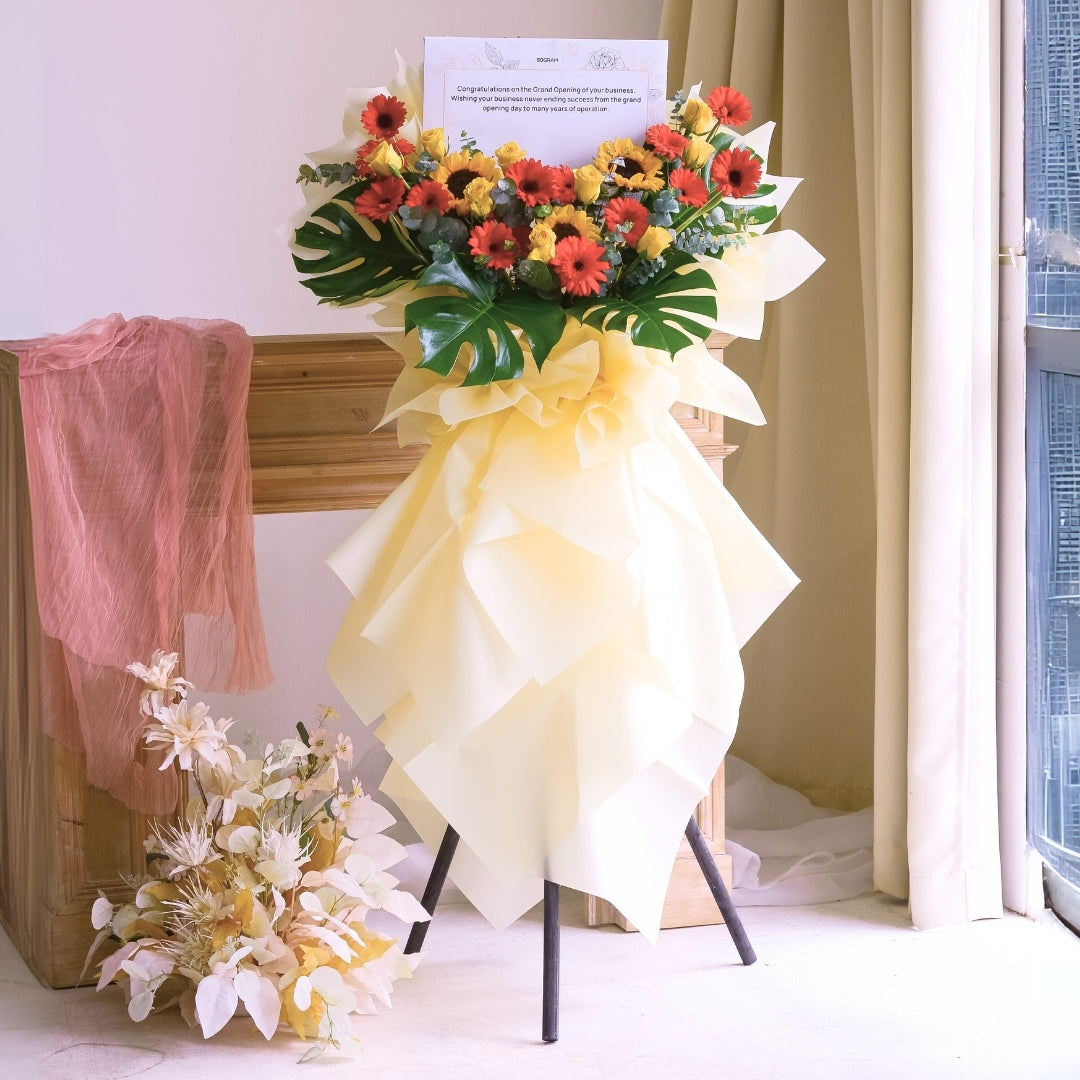 Golden Delicate | Opening Stand image 3