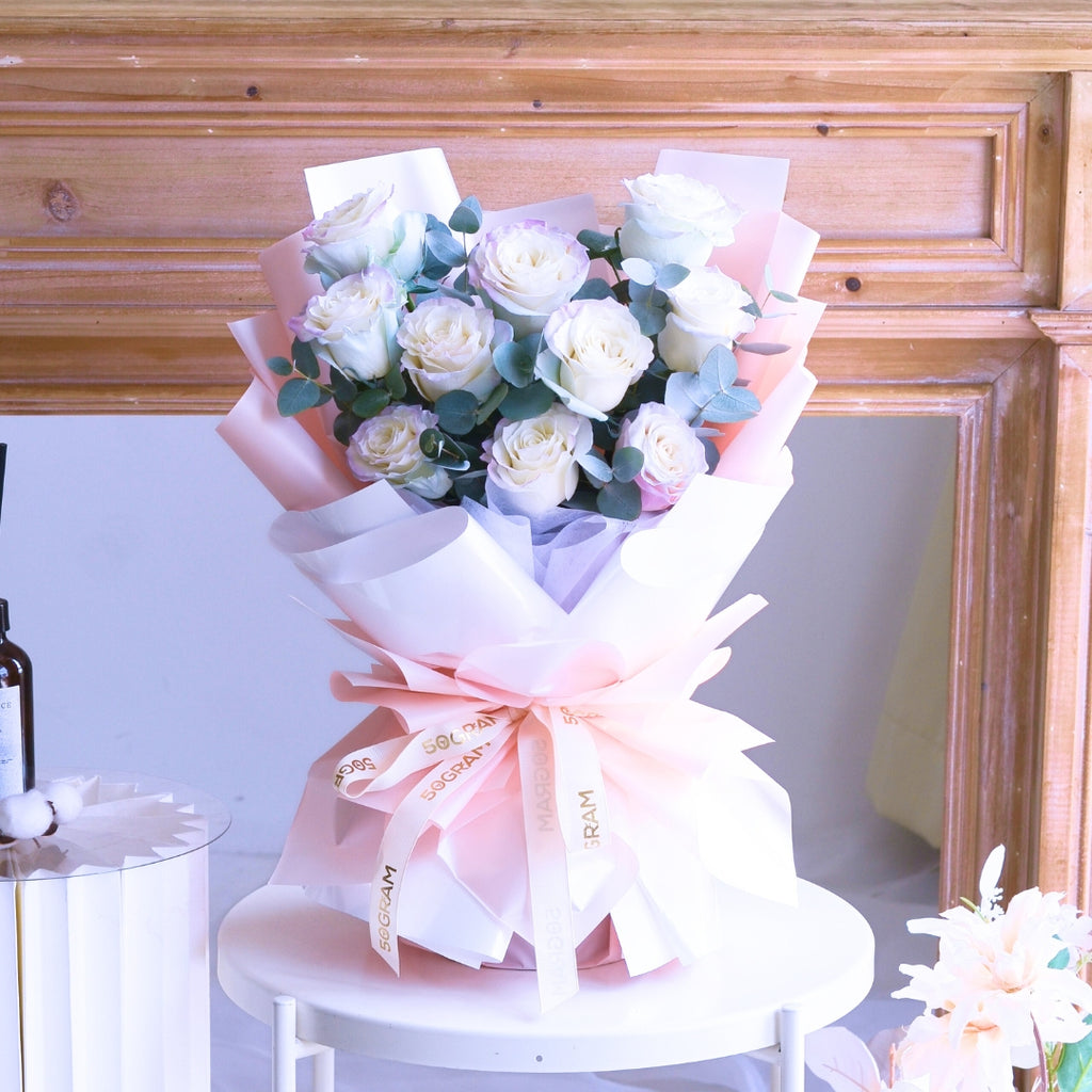 Gradience Rosy Roses Hand Bouquet image 12