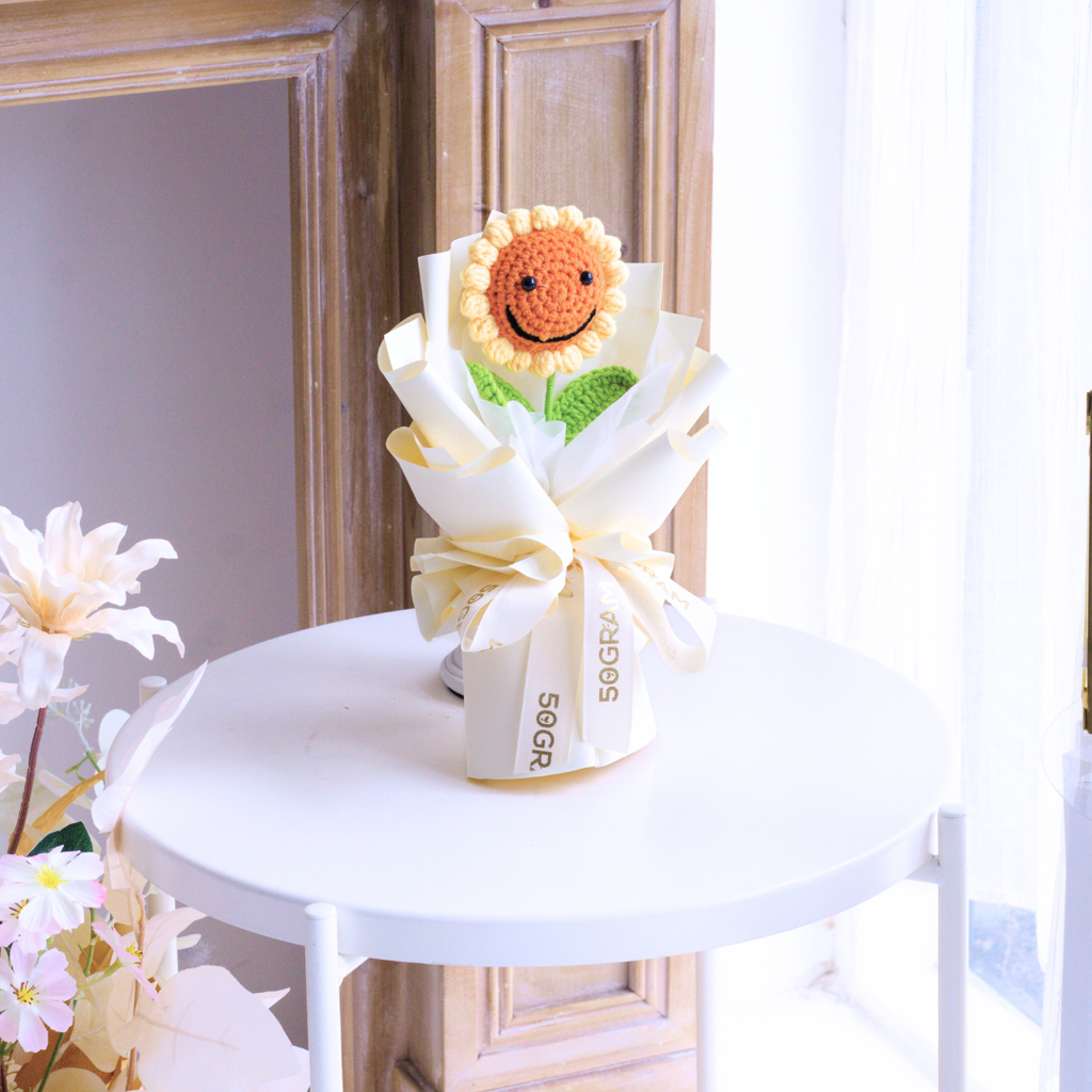 Smile in Bloom Crochet Mini Hand Bouquet image 5