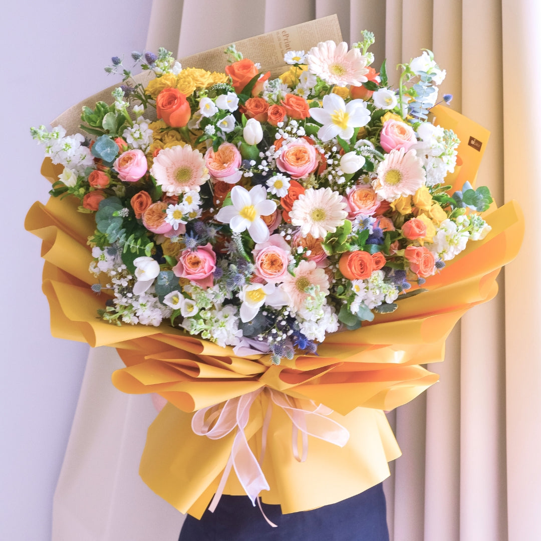 Sovereign Charm Hand Bouquet image 3