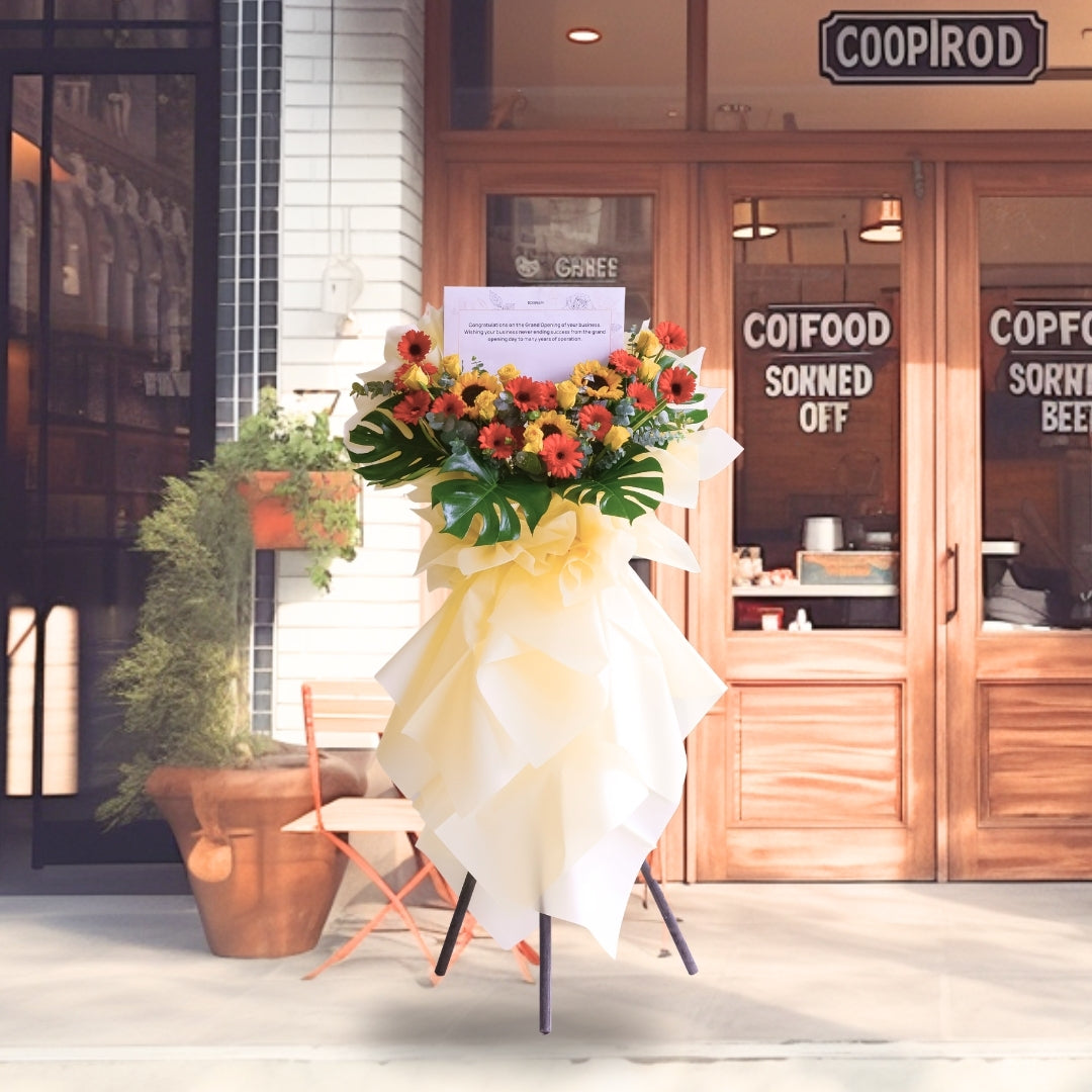 Golden Delicate | Opening Stand image 2