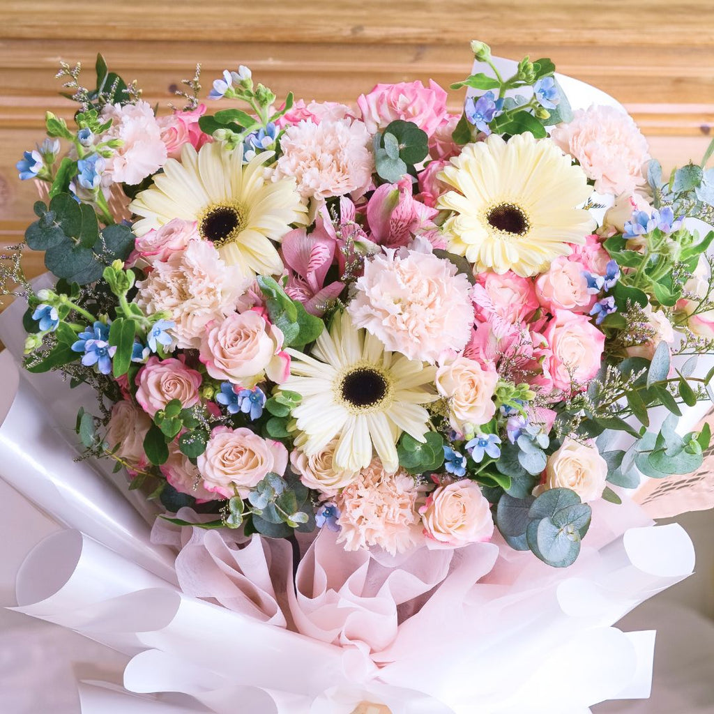 Maison Andrea White Daisy Hand Bouquet image 7