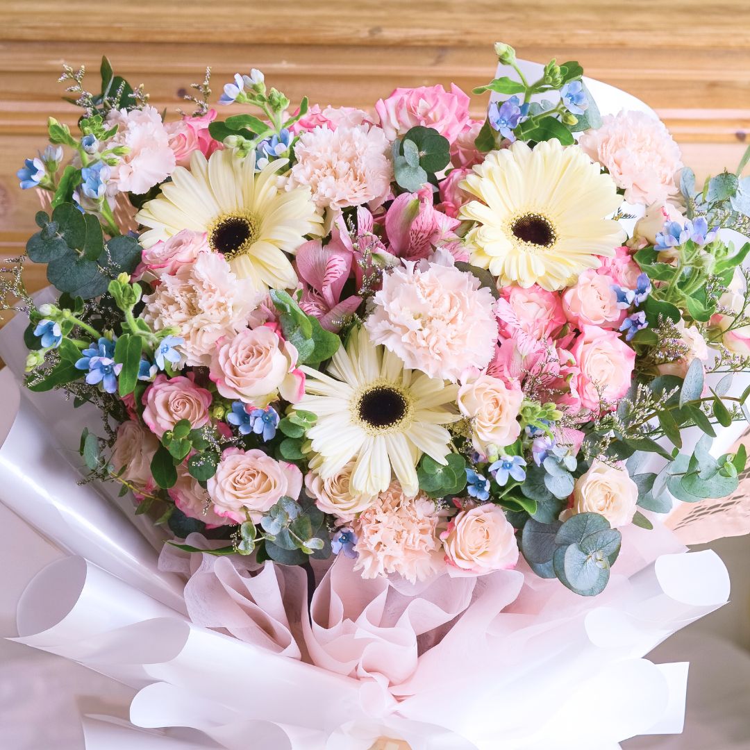 Maison Andrea White Daisy Hand Bouquet image 7