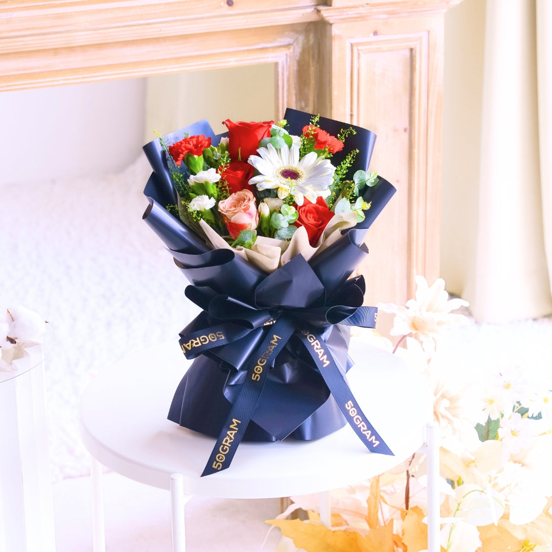 Charming Love Girlfriend's Day Hand Bouquet image 5