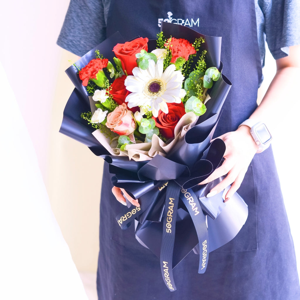 Charming Love Girlfriend's Day Hand Bouquet image 7