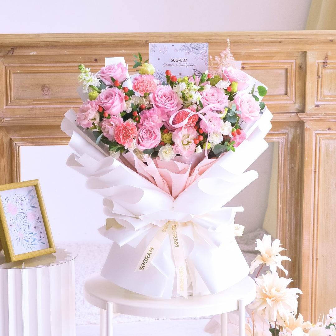 Amour Kiss Hand Bouquet image 7