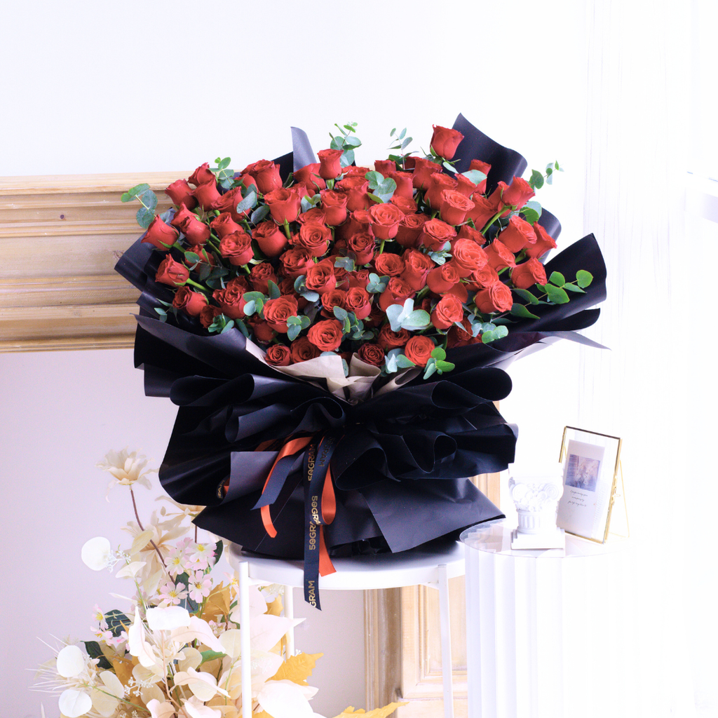 Luxuriante 99 Roses Marriage Proposal Hand Bouquet - Black image 5
