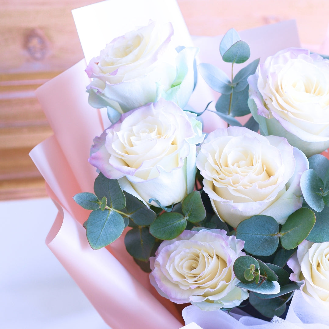 Gradience Rosy Roses Hand Bouquet image 11