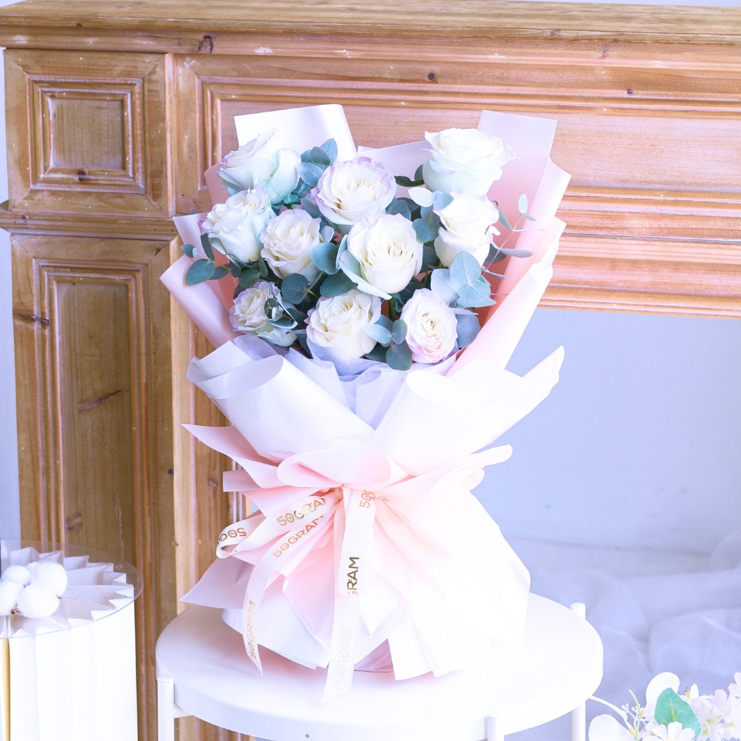 Gradience Rosy Roses Hand Bouquet image 9