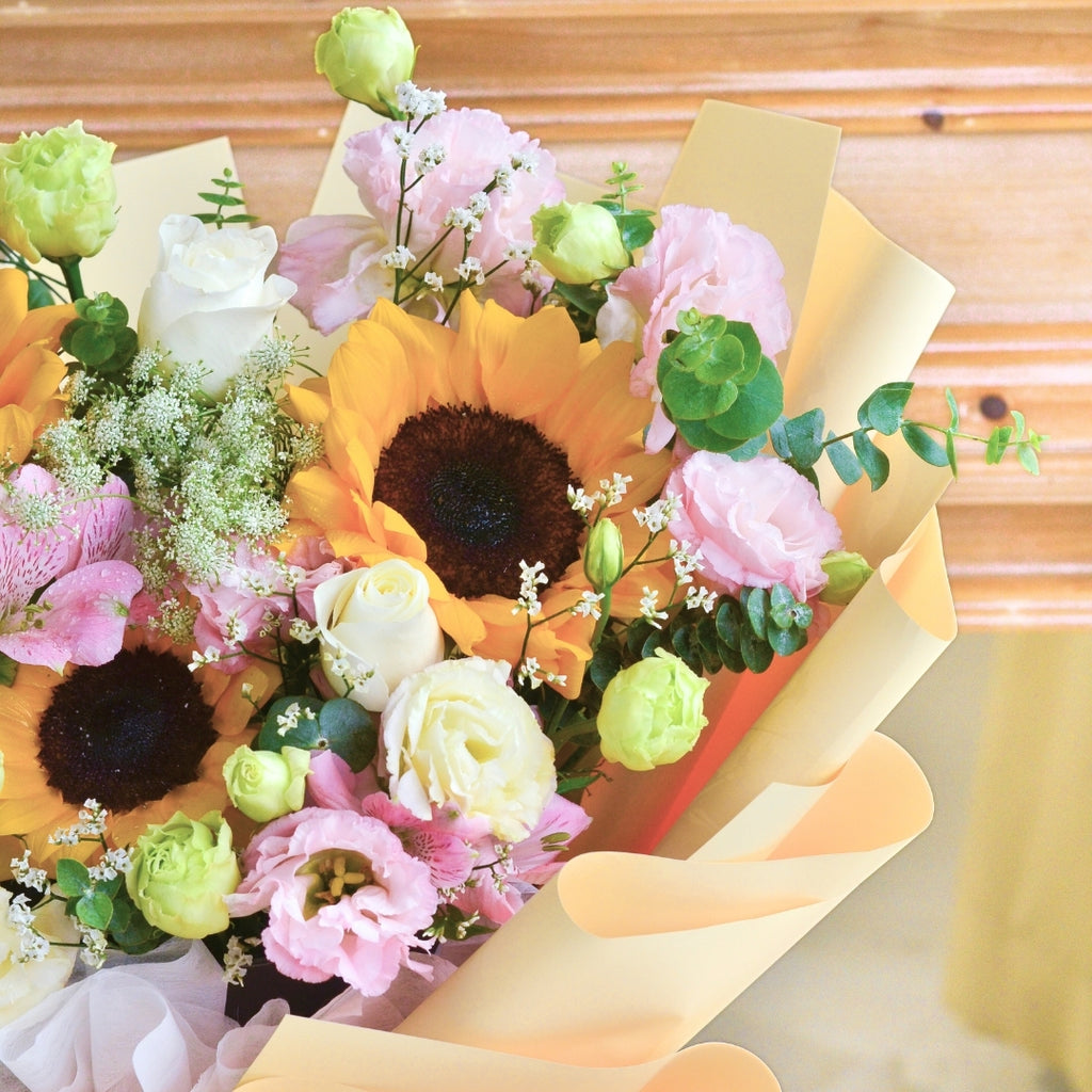 Bloom Zoom Hand Bouquet image 12