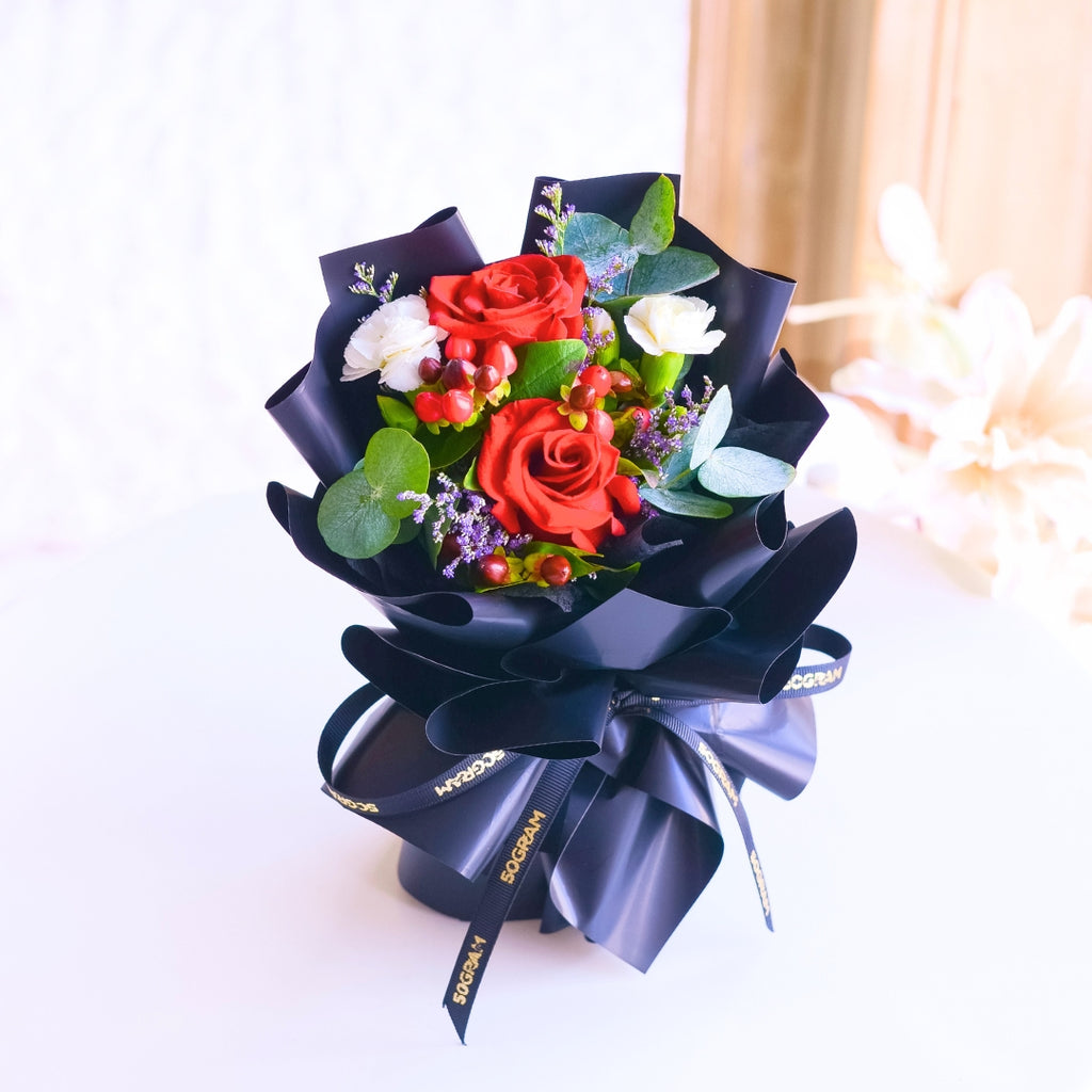 Blossom Clutch Mini Hand Bouquet image 5
