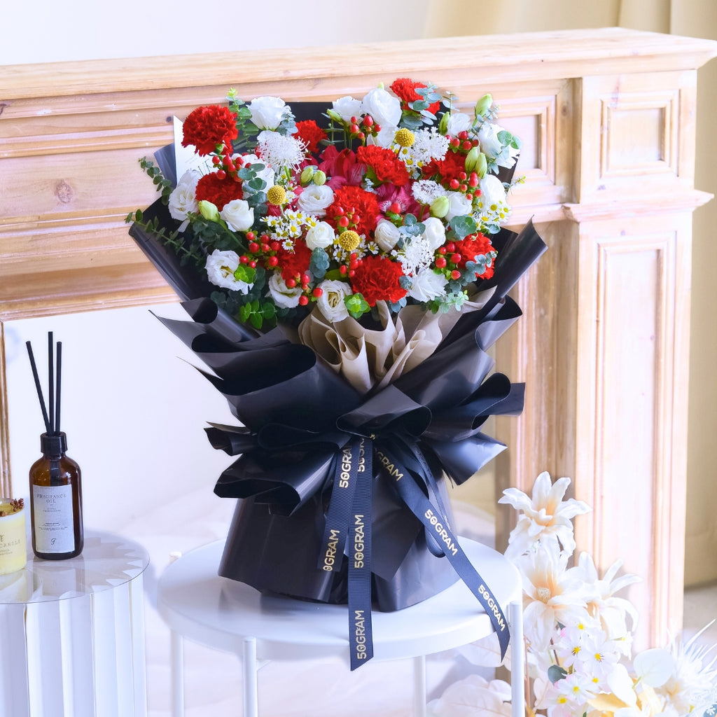 Noir Muse Hand Bouquet image 7