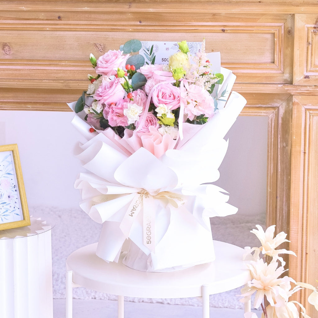 Amour Kiss Hand Bouquet image 5
