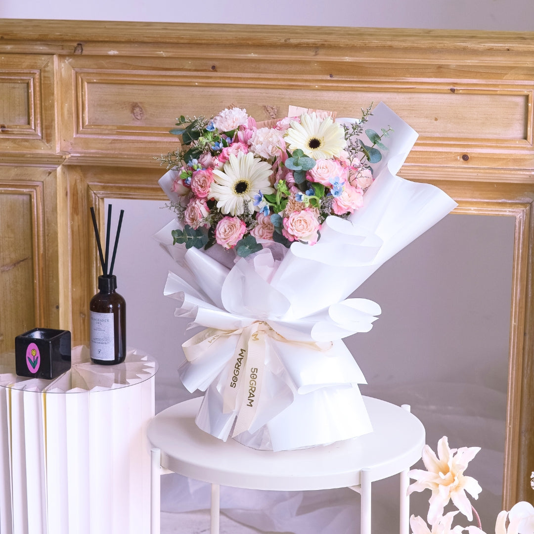 Maison Andrea White Daisy Hand Bouquet image 11
