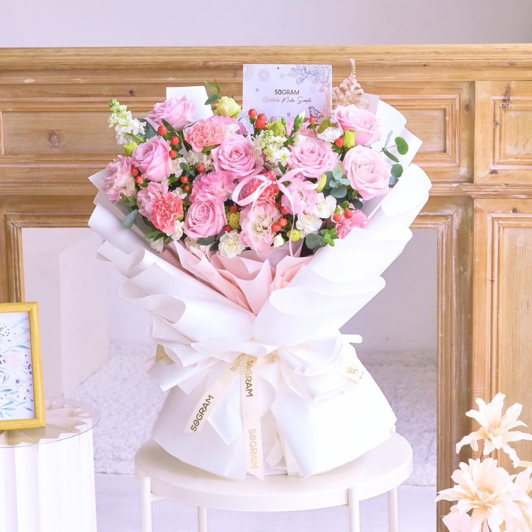 Amour Kiss Hand Bouquet image 9