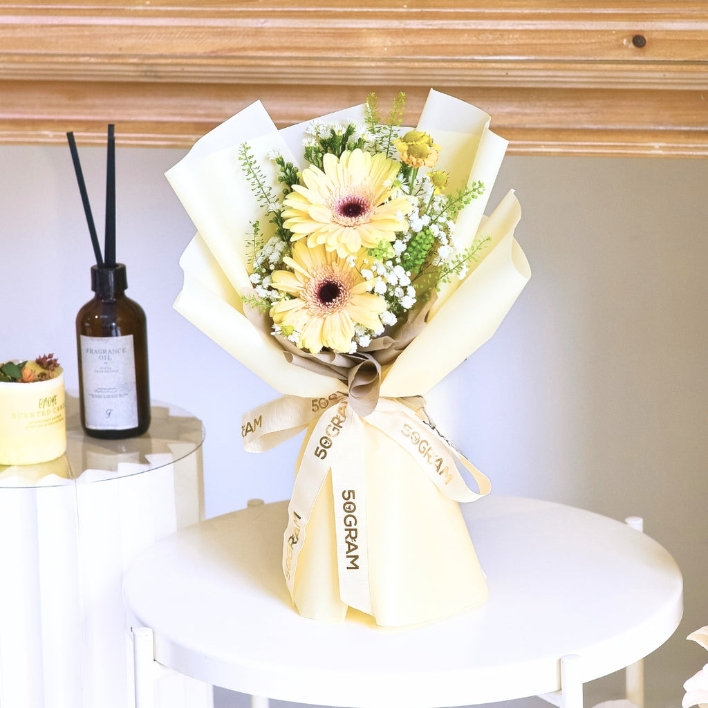 Petal Pop Champagne Daisy Hand Bouquet image 4