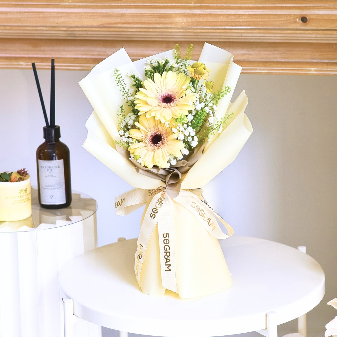 Petal Pop Champagne Daisy Hand Bouquet image 4
