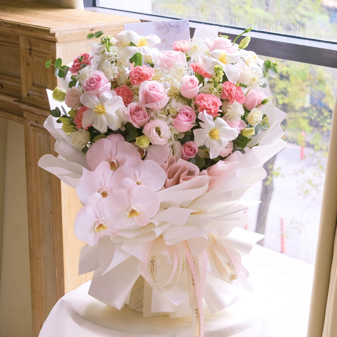 Belle Neige Hand Bouquet image 3