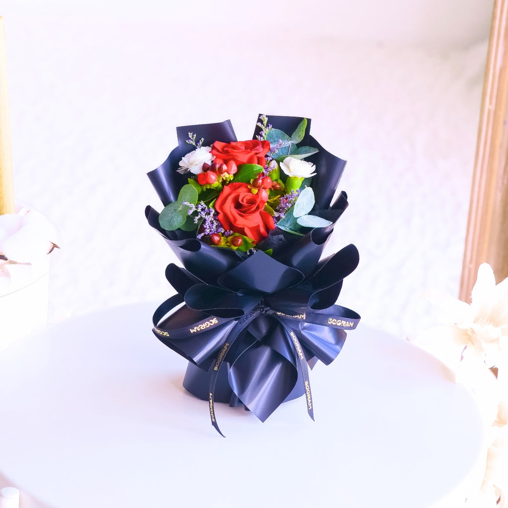 Blossom Clutch Mini Hand Bouquet image 3