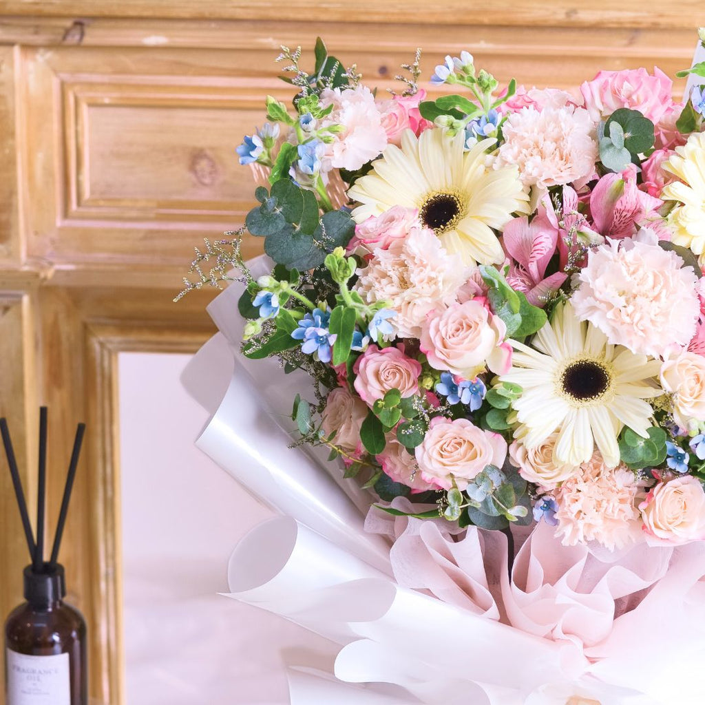 Maison Andrea White Daisy Hand Bouquet image 8