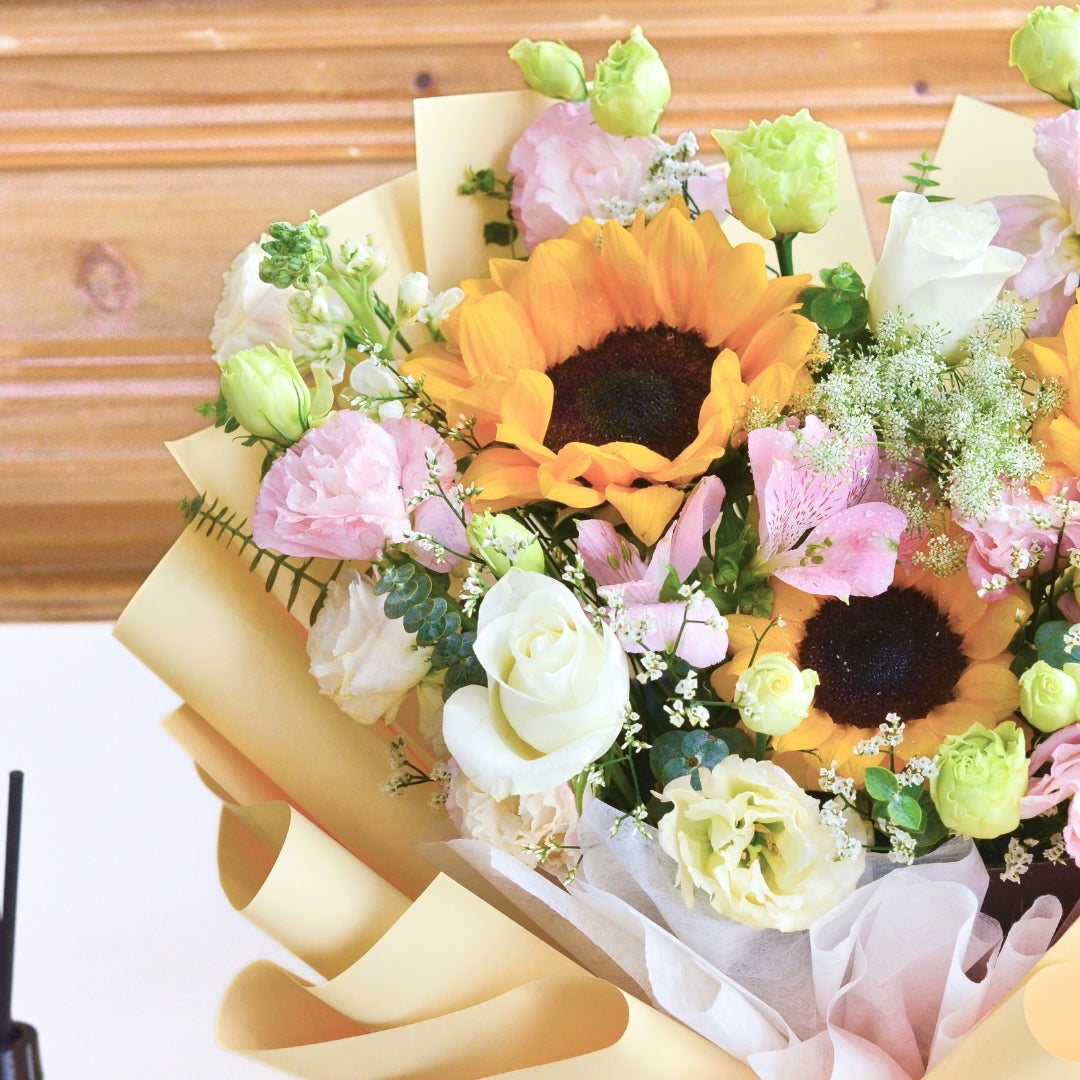 Bloom Zoom Hand Bouquet image 11