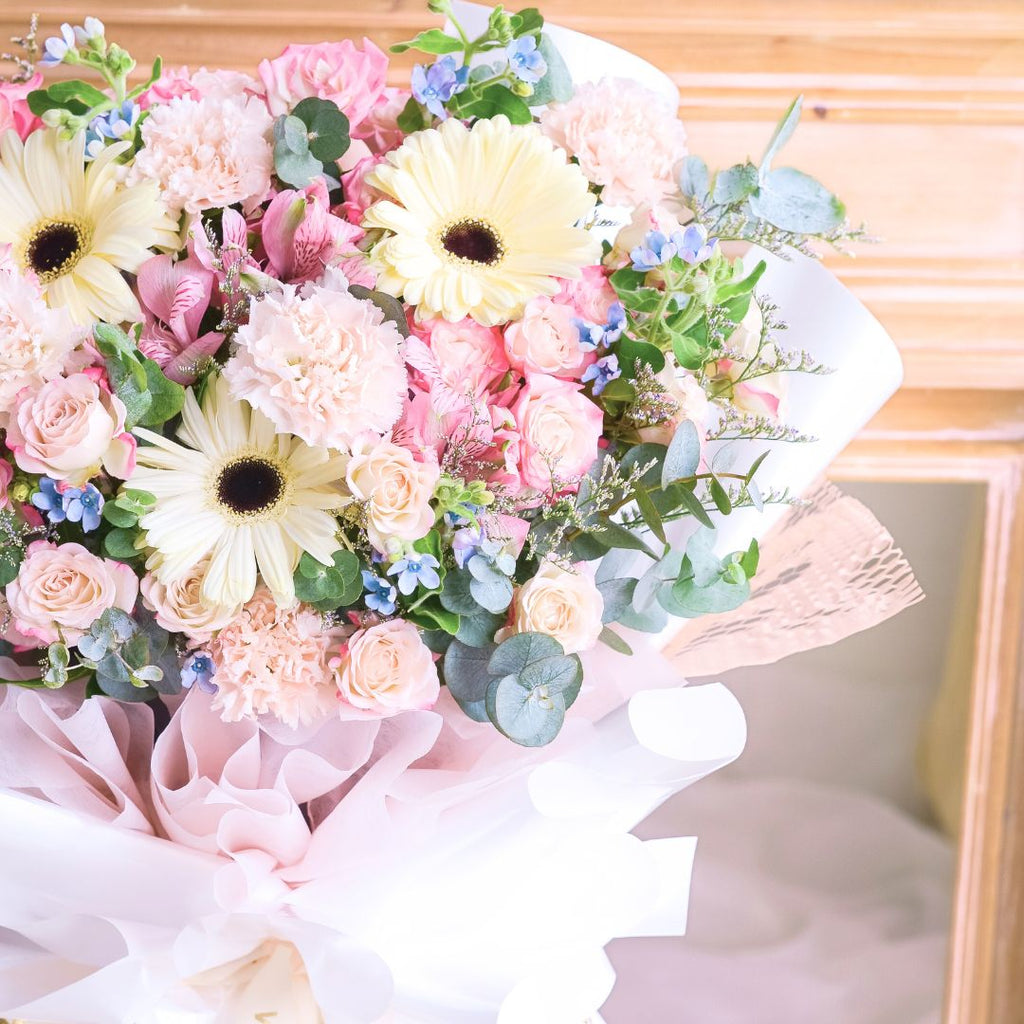 Maison Andrea White Daisy Hand Bouquet image 9