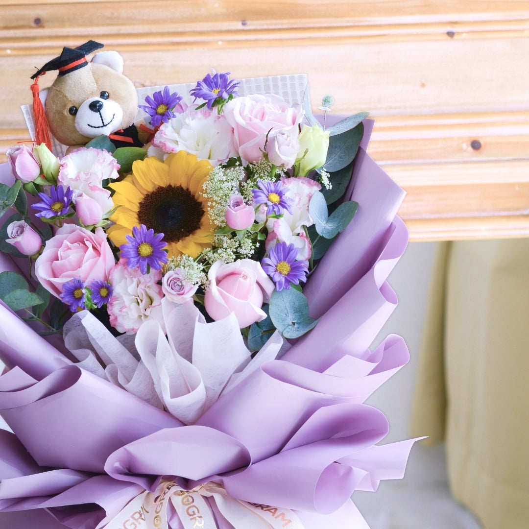 Turning Tassels Hand Bouquet image 5