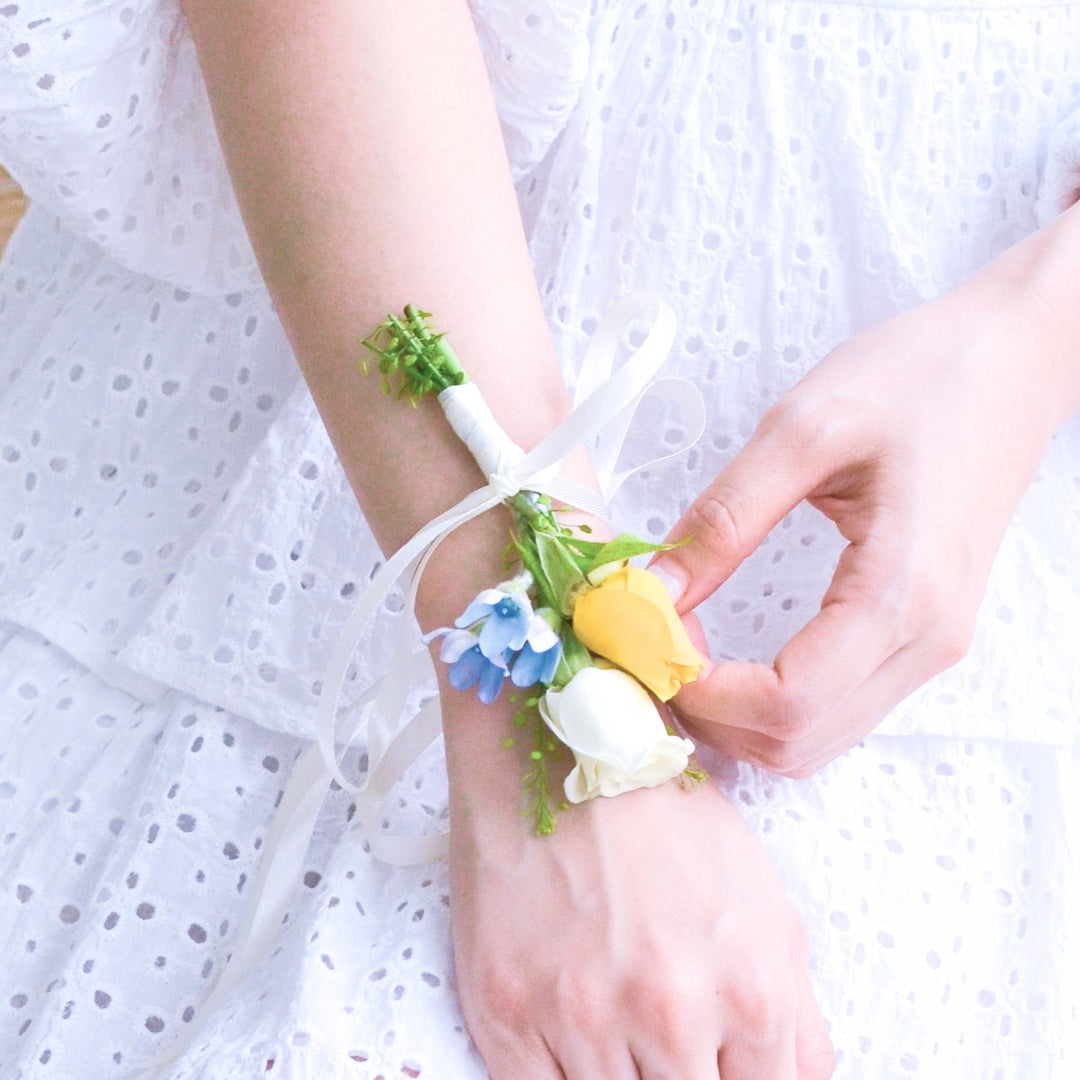 Joyful Ties - Corsage image 0