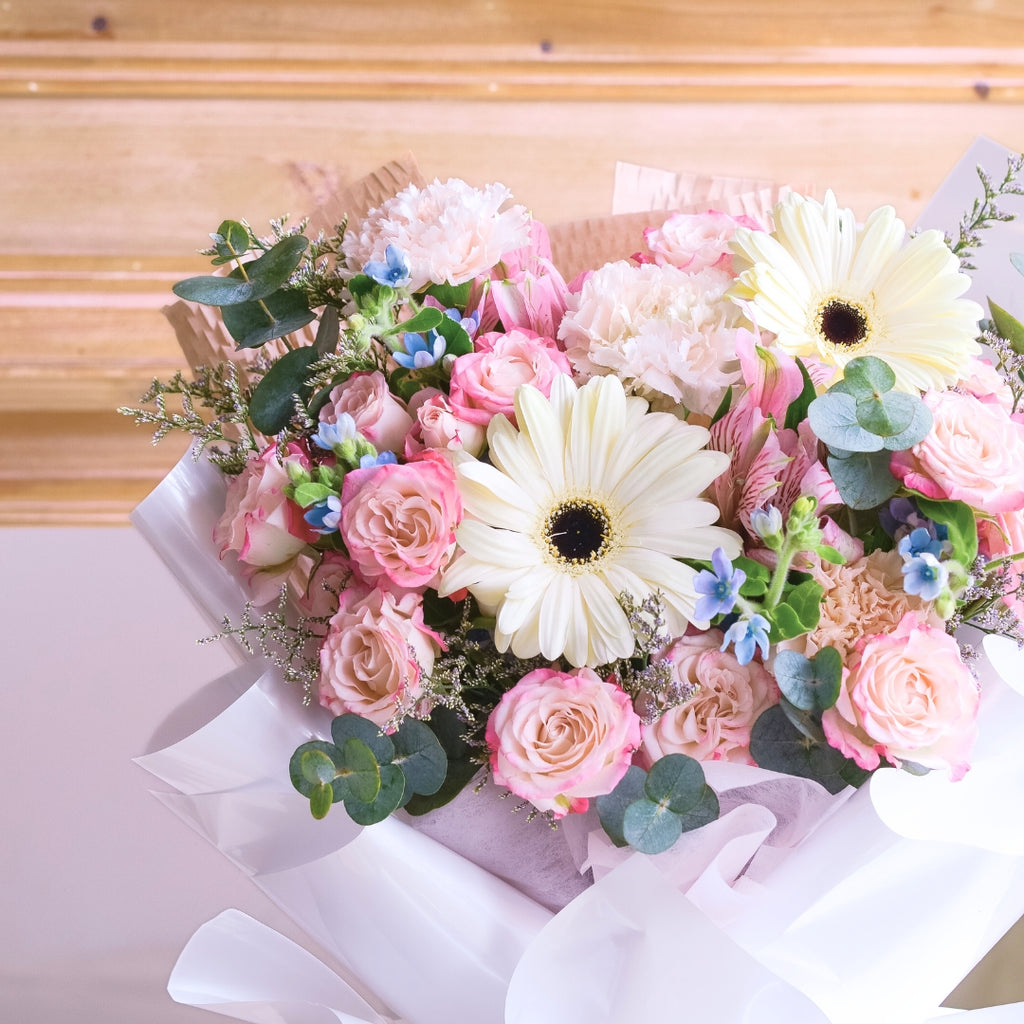 Maison Andrea White Daisy Hand Bouquet image 12