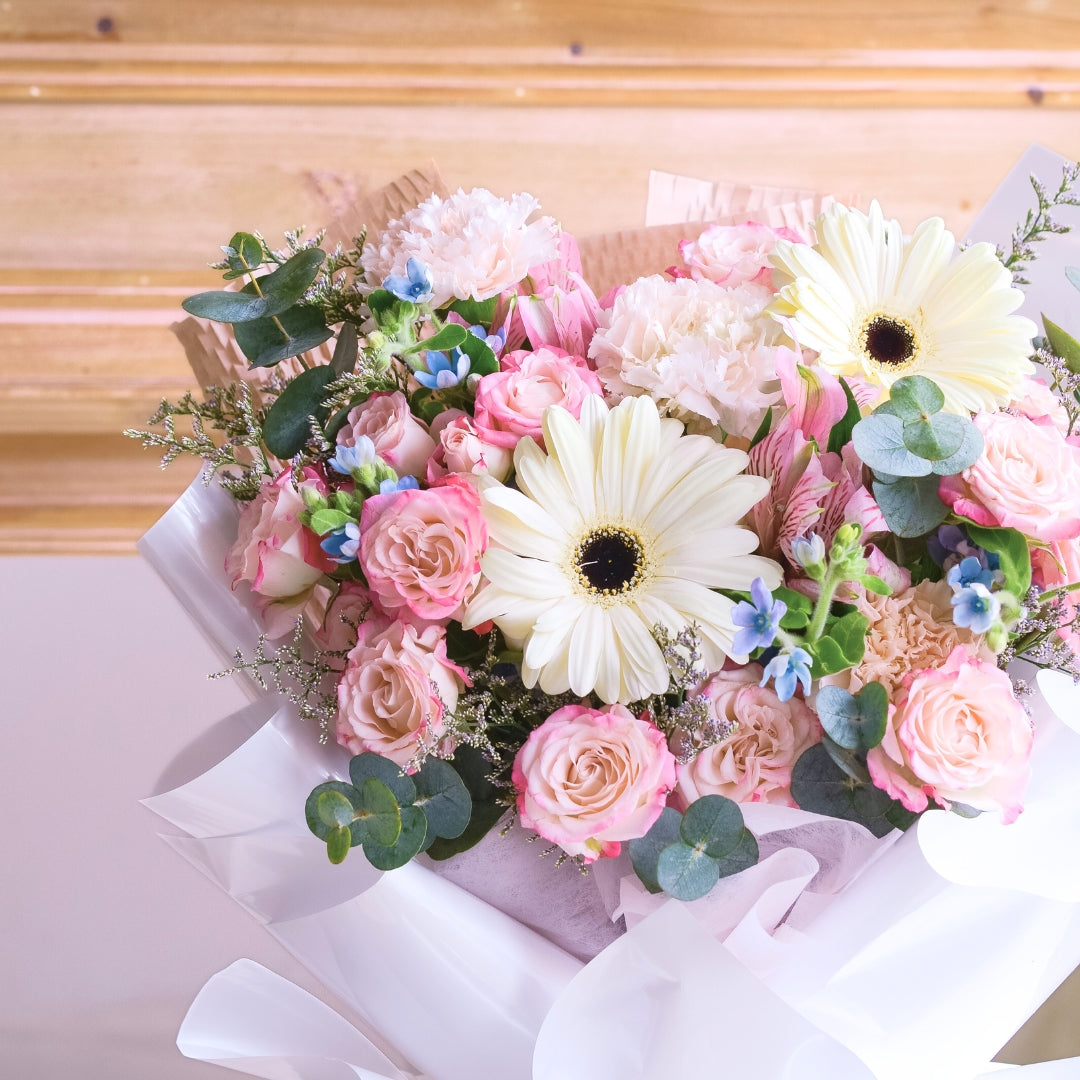 Maison Andrea White Daisy Hand Bouquet image 12