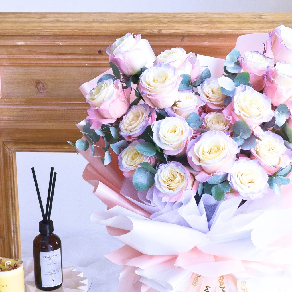 Gradience Rosy Roses Hand Bouquet image 7