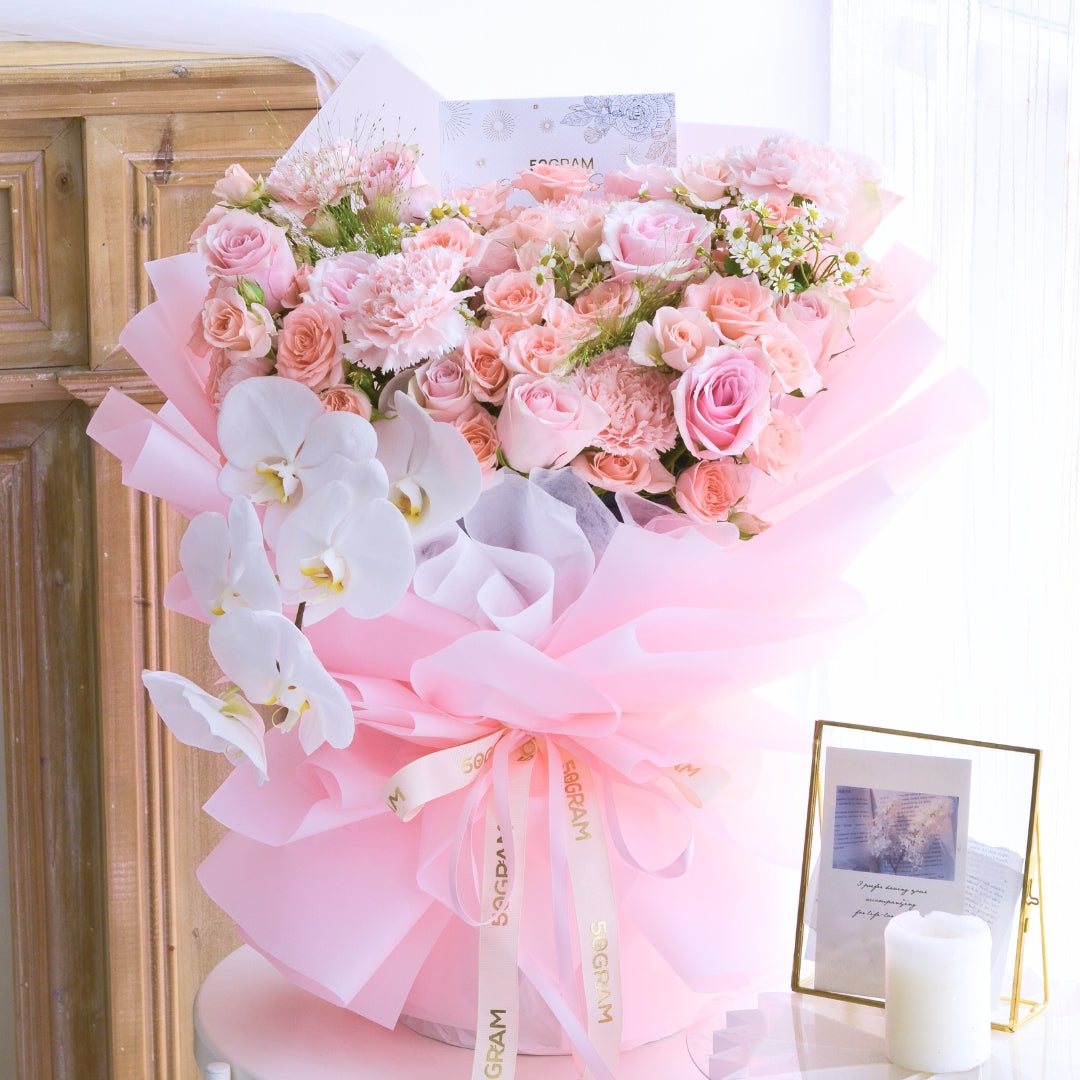 Exquisite Elegance Hand Bouquet image 3