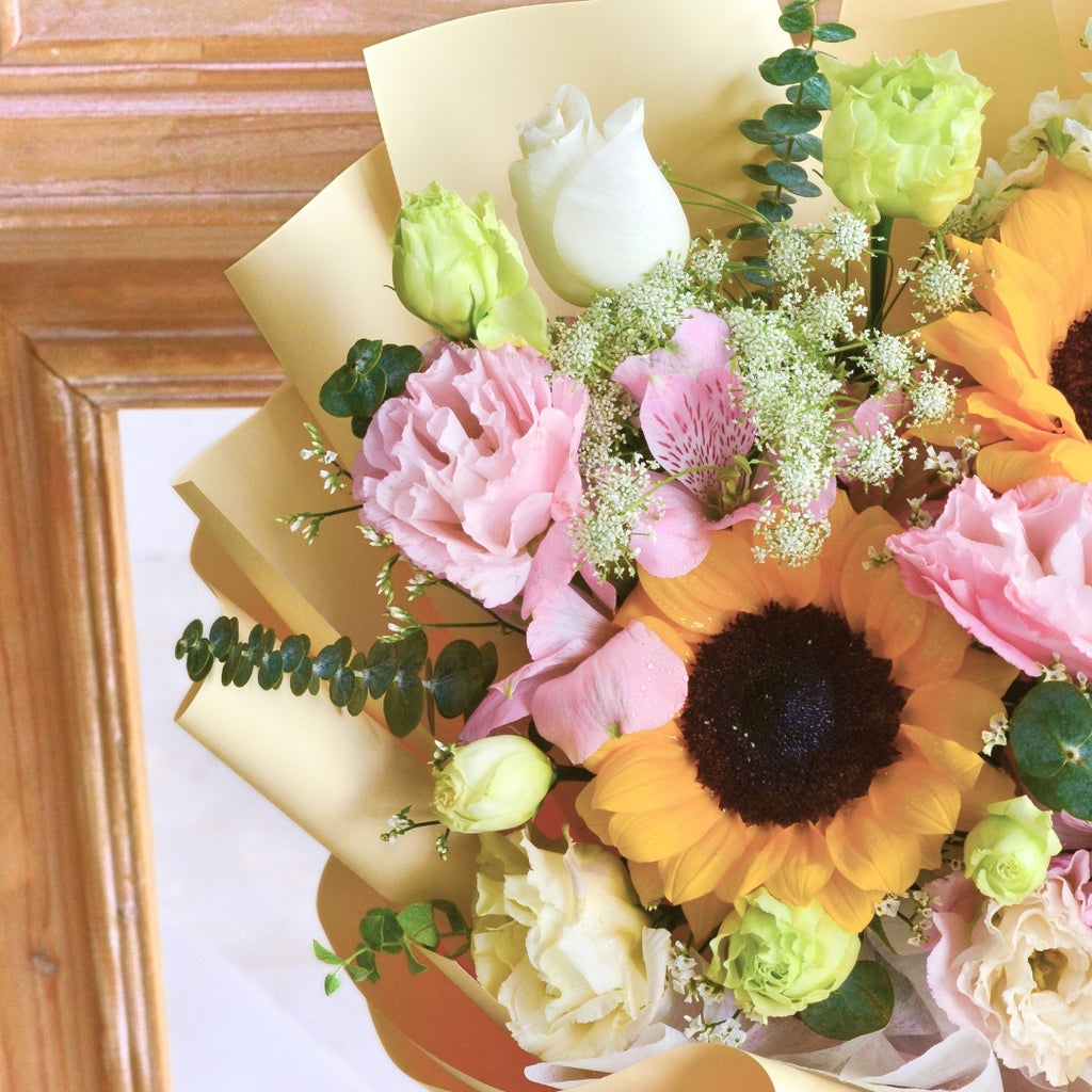 Bloom Zoom Hand Bouquet image 7