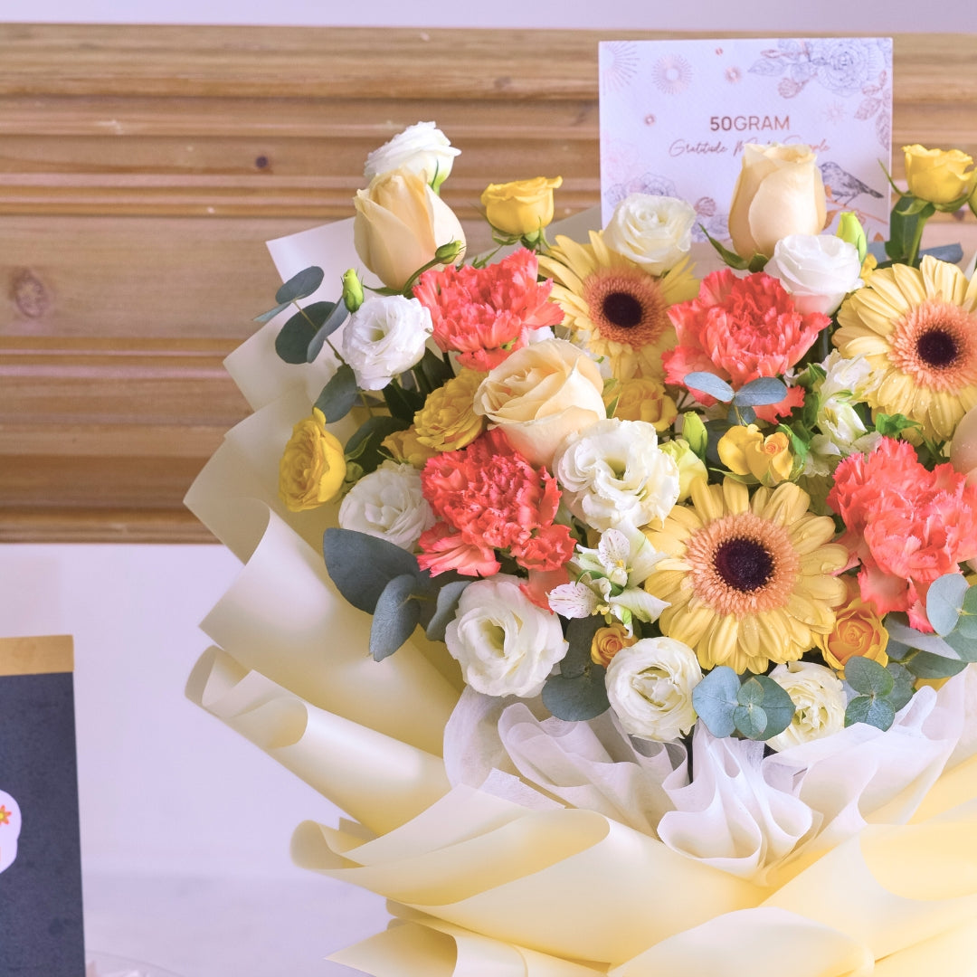 Sweet Glow Champagne Daisy Hand Bouquet image 6