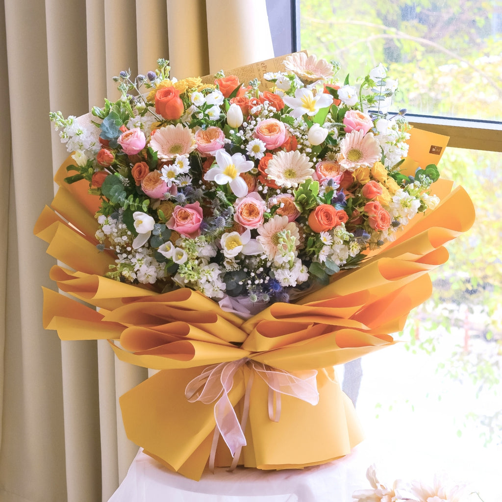 Sovereign Charm Hand Bouquet image 4