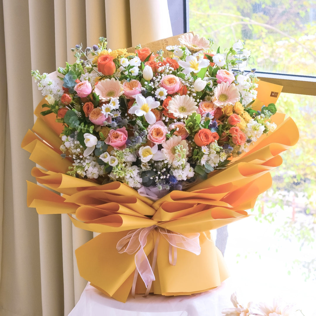 Sovereign Charm Hand Bouquet image 4