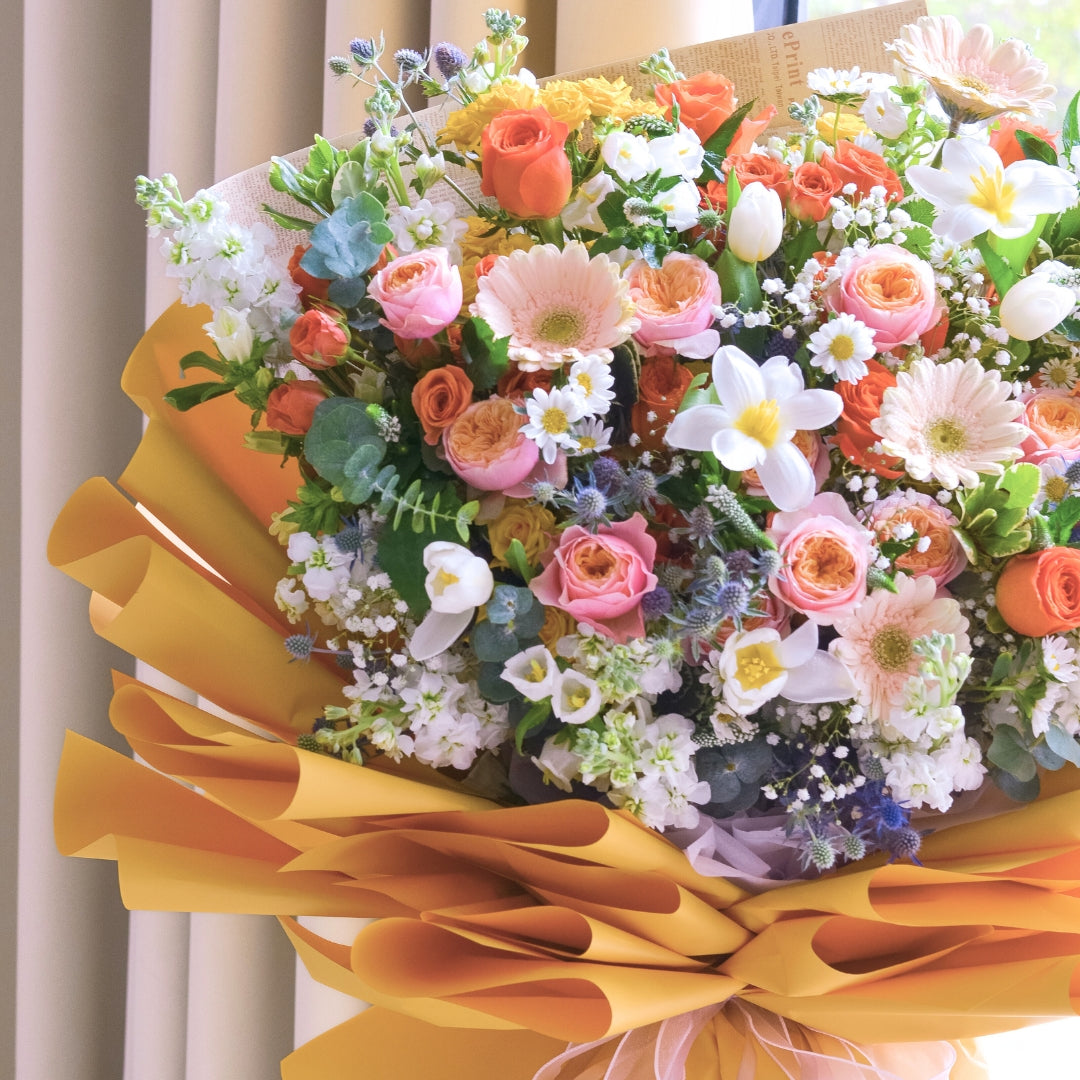 Sovereign Charm Hand Bouquet image 6