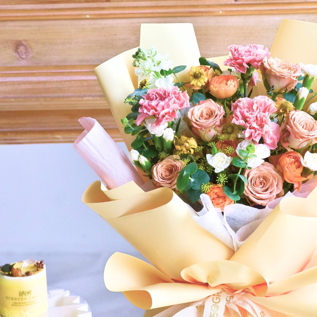 Caramel Cloud Cappuccino Roses Hand Bouquet image 7