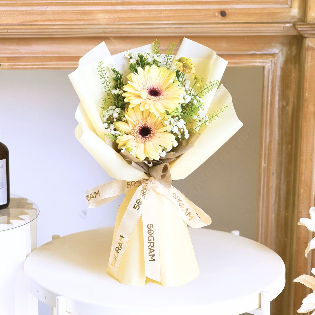 Petal Pop Champagne Daisy Hand Bouquet image 3