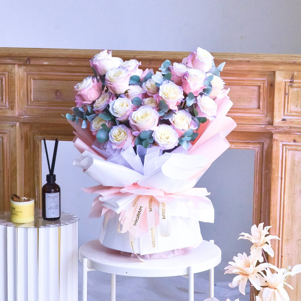 Gradience Rosy Roses Hand Bouquet image 4