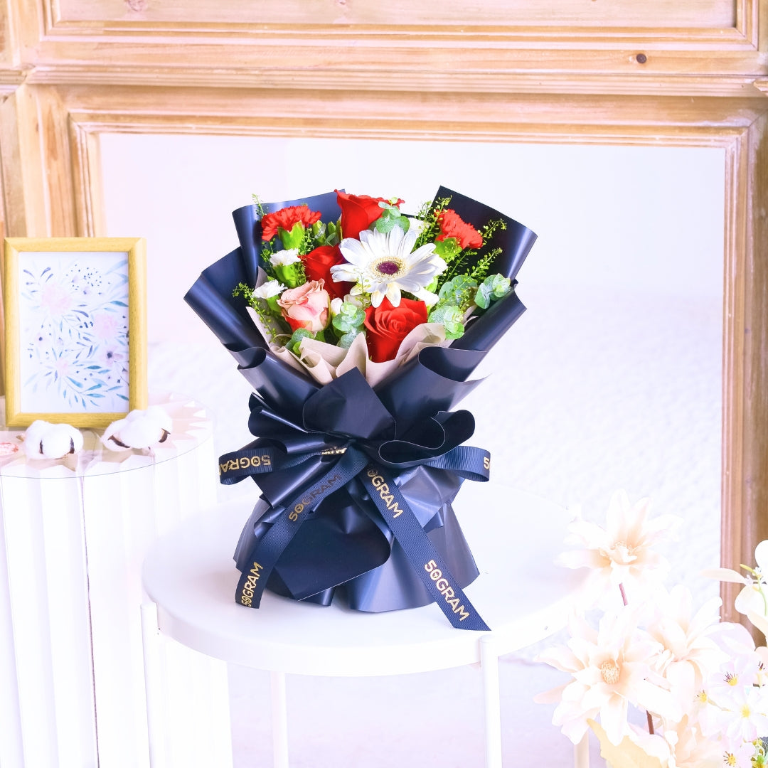 Charming Love Girlfriend's Day Hand Bouquet image 4