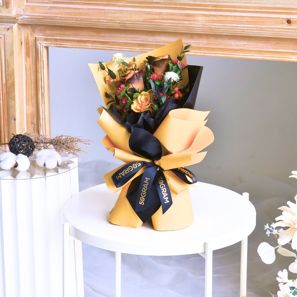 Pumpkin Kiss Orange Roses Hand Bouquet image 9