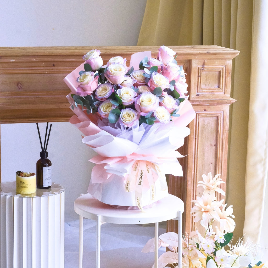 Gradience Rosy Roses Hand Bouquet image 5