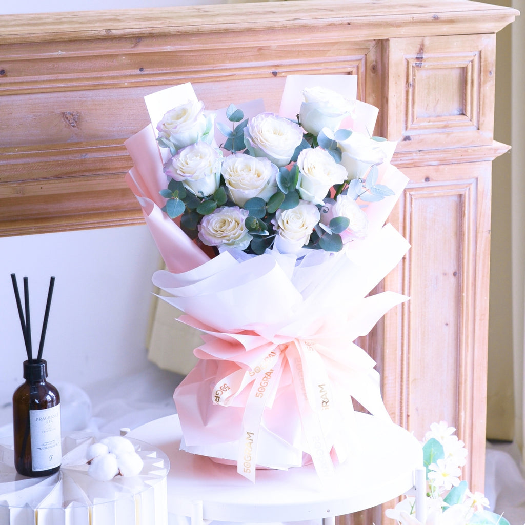 Gradience Rosy Roses Hand Bouquet image 8
