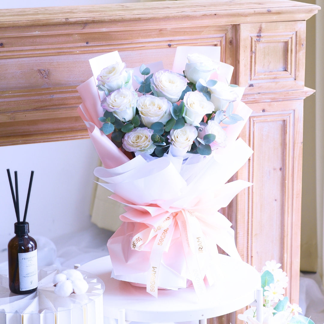 Gradience Rosy Roses Hand Bouquet image 8