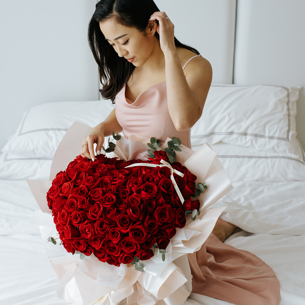 Luxuriante 99 Roses Marriage Proposal Hand Bouquet - Pink image 5