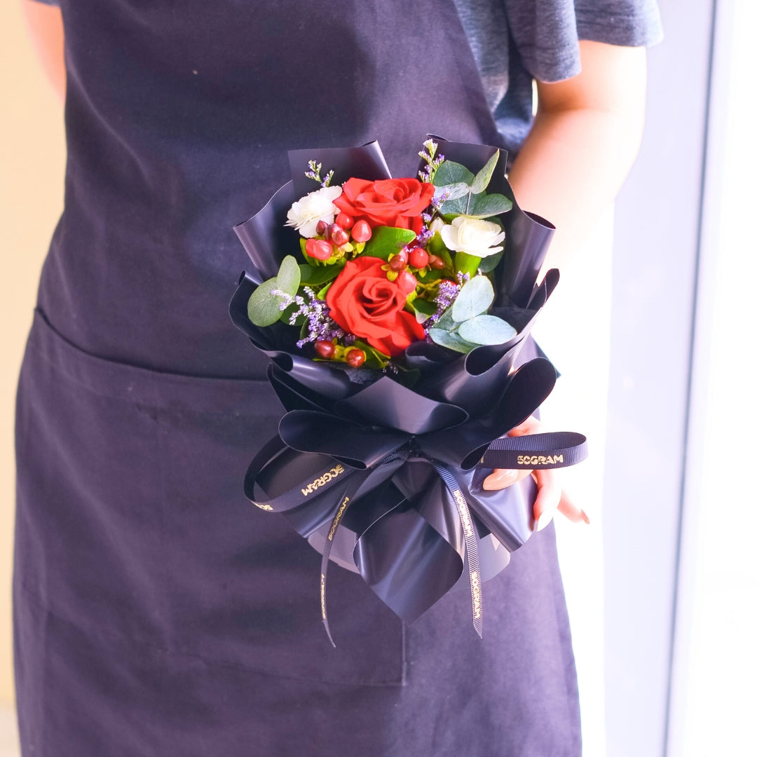 Blossom Clutch Mini Hand Bouquet image 7