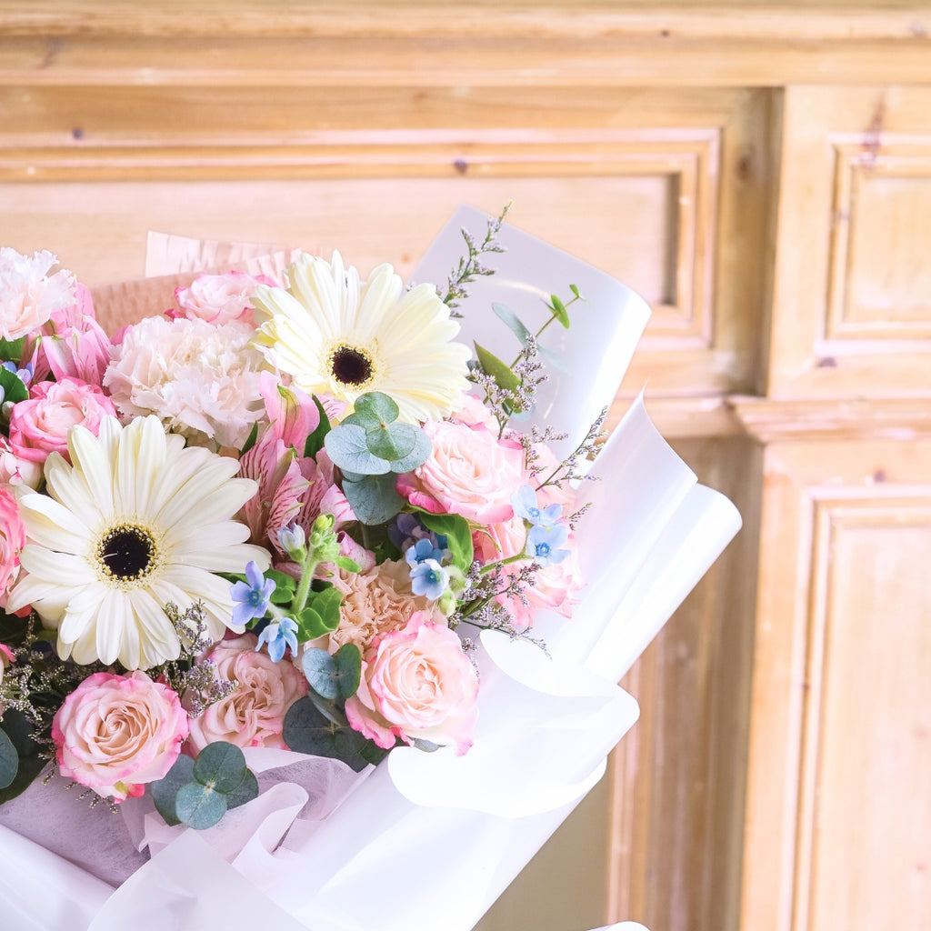 Maison Andrea White Daisy Hand Bouquet image 13