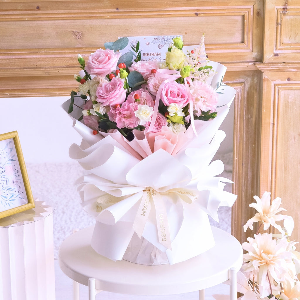 Amour Kiss Hand Bouquet image 3